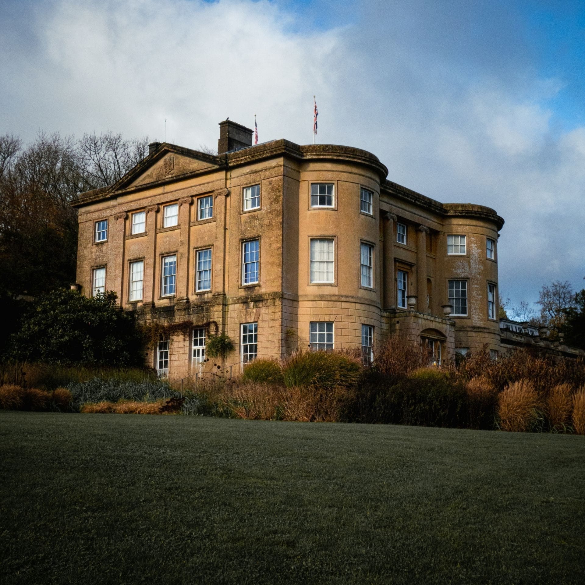 Speak with the private residence team. A Georgian stone country estate, Quay Estates private residence recruitment
