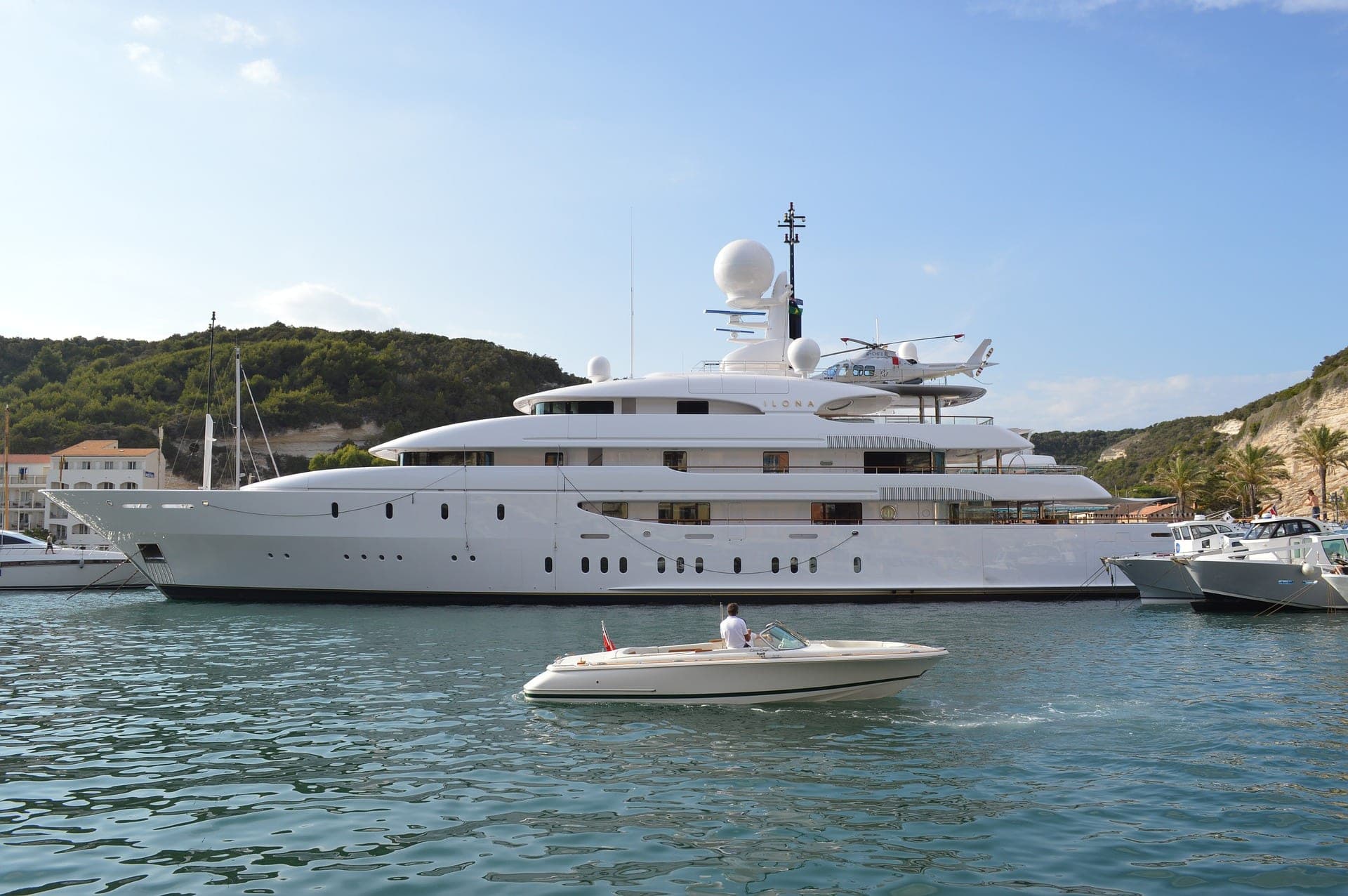 Quay Crew Superyacht Recruitment Superyacht at sea, Quay Crew recruitment