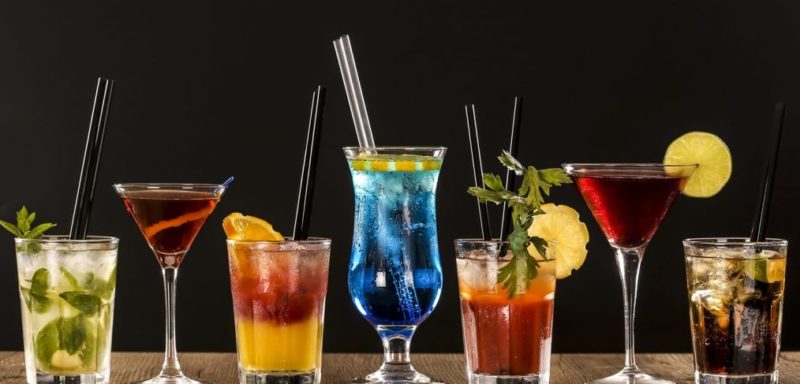 5 cocktails guaranteed to be a big hit on any Yacht charter. Impress your guests with these simple recipes!